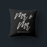 Cojín Decorativo Personalizado moderno Sr. y Sr. pareja gay<br><div class="desc">El Sr. y el Sr. pareja almohadas,  personalizable con su propio nombre y sus colores favoritos.</div>