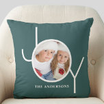 Cojín Decorativo Personalized Christmas Holiday Green Photo<br><div class="desc">This modern Christmas Photo Pillow is decorated with the word JOY in white on a green background.
Easily customizable with your photo and name.</div>