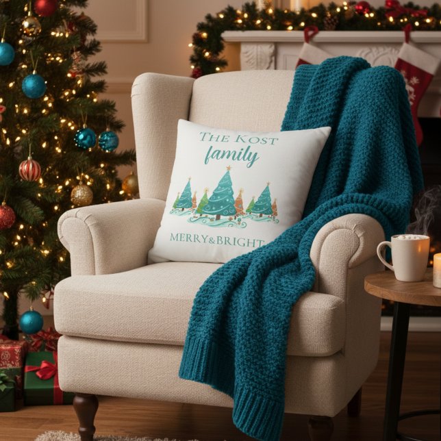 Cojín Decorativo Personalized Christmas Throw Pillow (Celebrate the holidays this season with this fun personalized, "Merry & Bright" throw pillow! )
