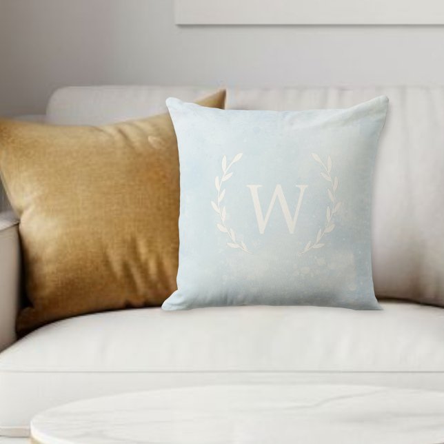 Cojín Decorativo Personalized Decorative Pillow, White Initial (Subido por el creador)