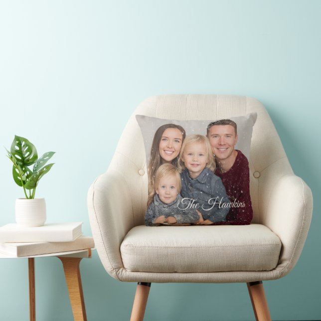Cojín Decorativo Personalized Family Throw Pillow – Photo & Name (Silla)