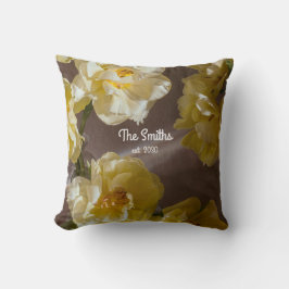 Cojín Decorativo Personalized Floral Family Name with Yellow tulips