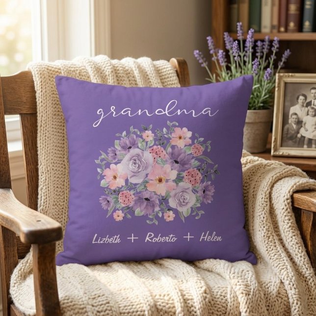 Cojín Decorativo Personalized Grandma Pillow with Rose Bouquet (Subido por el creador)
