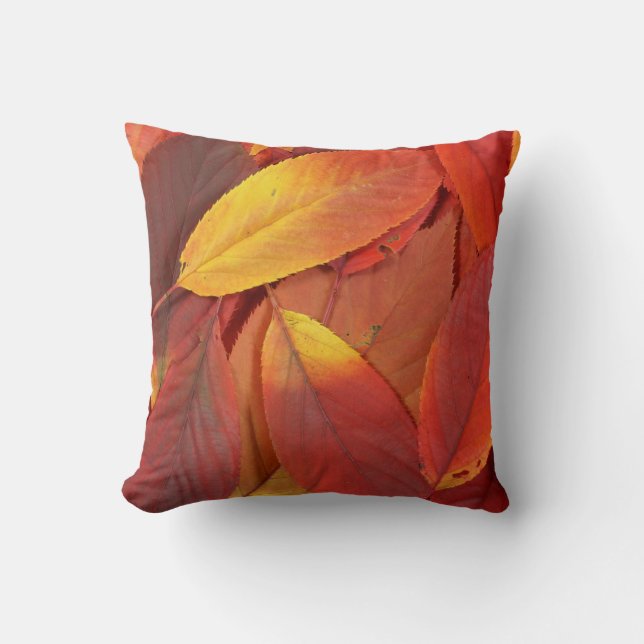 Cojín Decorativo Pila de primer rojo de las hojas de otoño (Anverso)