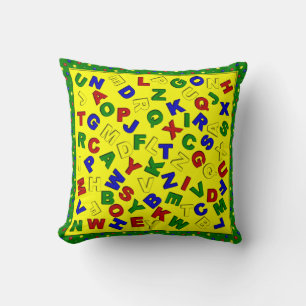 Cojín Decorativo Pilar Alphabet-Green-Sq con puntos de polka primar
