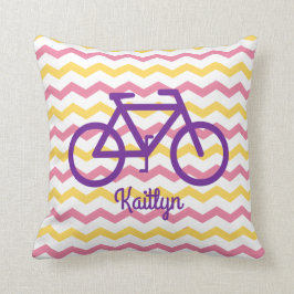 Cojín Decorativo Pilar Chevron rosa y amarillo con bicicleta morada
