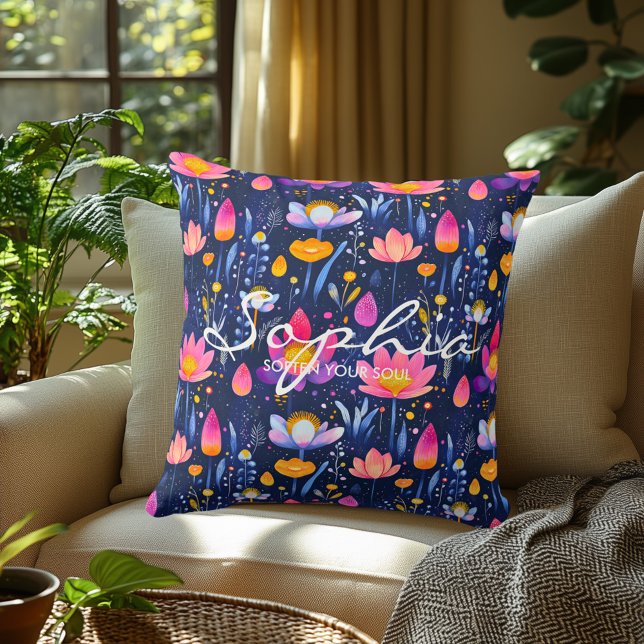 Cojín Decorativo Pilar de bienestar floral personalizado - Nombre p (Subido por el creador)