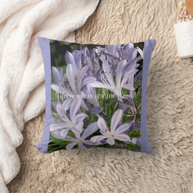 Cojín Decorativo Pilar de flor violeta de agapanthus (Manta)