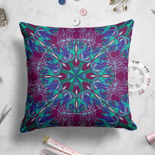 Cojín Decorativo Pilar de la floración celeste en ciruela