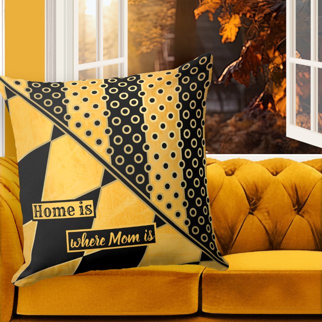 Cojín Decorativo Pilar de patrón geométrico occher negro personaliz (A modern design pillow featuring a geometric pattern in ocher and black with a touch of gold)