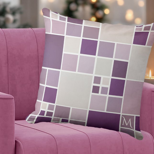 Cojín Decorativo Pilar del patrón de mosaico del monograma gris de  (Modern pillow featuring a checkered mosaic pattern with watercolor effect in mauve, purple and lilac)