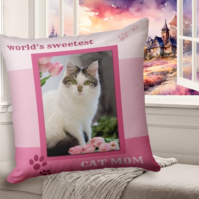Cojín Decorativo Pilar fotográfico de gato con rayas rosadas para m (A sweet pink striped pillow featuring your own favorite cat photo and cute paw prints)