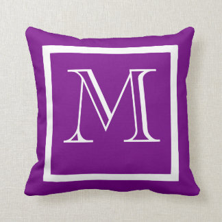 Cojín Decorativo Pilar monogramado morado positivo negativo