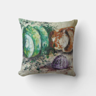 Cojín Decorativo Pillow Ann Hayes pintando conchas marinas