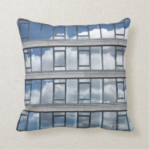 Pillow con nubes reflejadas de Tony Cimino
