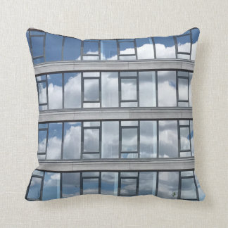 Cojín Decorativo Pillow con nubes reflejadas de Tony Cimino