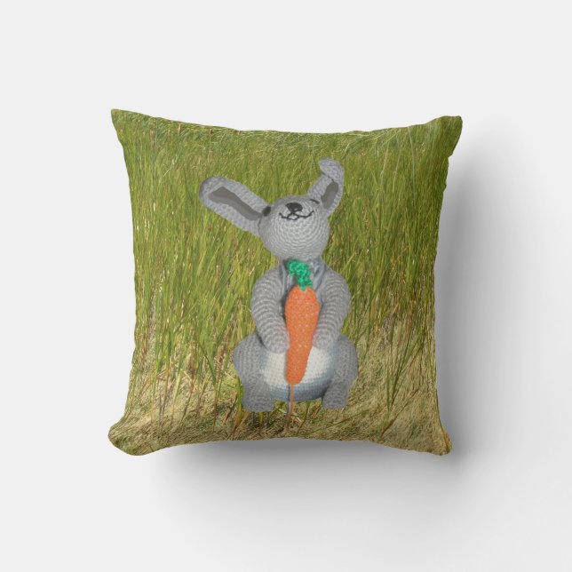 Cojín Decorativo Pillow - Conejo en hierba (Anverso)