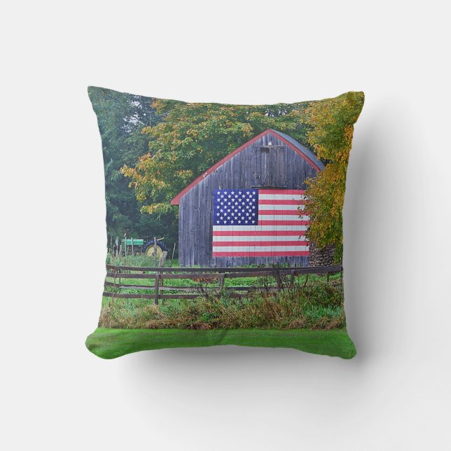 Cojín Decorativo Pillow de Barn Patriótico (Anverso)