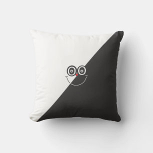 Cojín Decorativo Pillow de cara de sonrisa blanca y negra