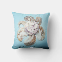 Cojín Decorativo Pillow (ShellFlowerOnBlue) RFPMDesigns ©️ 2012