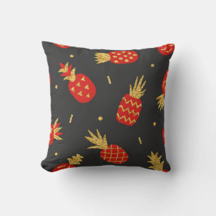 Cojín Decorativo Piña roja, purpurina, fondo negro.