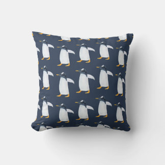 Cojín Decorativo Pingüinos: Pequeña acuarela oscura