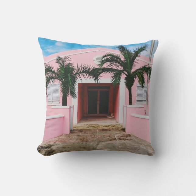 Cojín Decorativo Pink and white concrete house near green trees und (Anverso)