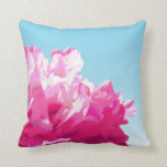 Cojín Decorativo Pink Peony<br><div class="desc">Un bonito,  peonía rosa sobre un fondo azul cielo que se desvanece.</div>
