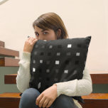 Cojín Decorativo Píxeles juguetones Comprobar patrón negro gris<br><div class="desc">Este diseño de almohadas de píxeles lúcidos en negro y gris le aporta un toque moderno y elegante a cualquier habitación.</div>