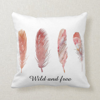Cojín Decorativo Plumas de rosa y melocotón salvajes y libres sobre