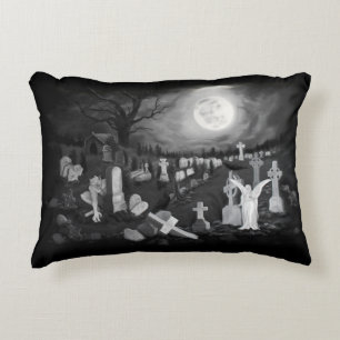 Cojín Decorativo Por la noche en el cementerio - Ángel con el diabl