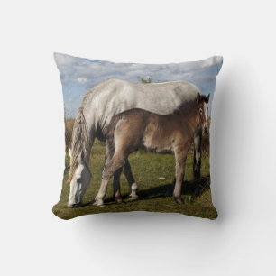 Cojín Decorativo Potro de caballo de Camargue con madre