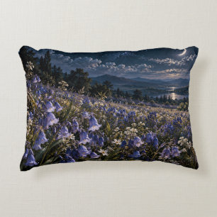 Cojín Decorativo Prado de Montaña de Campanilla Azul bajo la Luna
