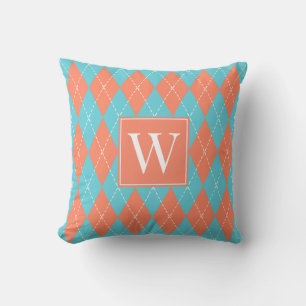 Cojín Decorativo Preppy Argyle Cosedido a Mano – Coral y Turquesa
