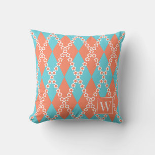 Cojín Decorativo Preppy Daisy Argyle – Monograma Coral y Turquesa