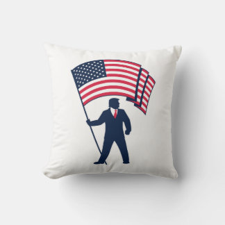 Cojín Decorativo Presidente Trump portando la bandera de EE. UU.