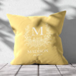Cojín Decorativo Primer monograma ruso personalizado<br><div class="desc">Acompáñese a su casa con un toque acogedor y elegante con esta almohada rústica de tiro con monograma. Con un personalizable inicial en un intemporal diseño rústico, esta almohada combina el encanto de una casa de campo con la elegancia moderna. Perfecto para salones, dormitorios, o como regalo personalizado para bodas,...</div>