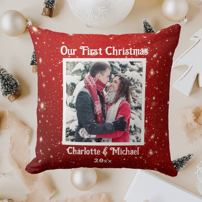 Cojín Decorativo Primera foto de Navidad, añadir nombres (First Christmas Photo, Add Names Throw Pillow)