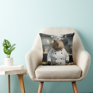 Cojín Decorativo Prosperidad pastelera: El capibara culinario