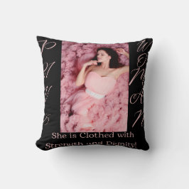 Cojín Decorativo Proverbios 31 Mujer Pillow negro y rosa