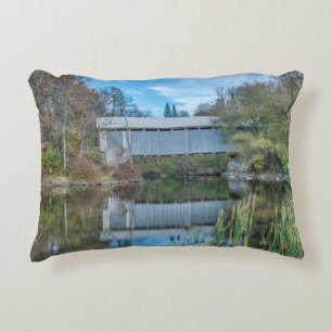 Cojín Decorativo Puente cubierto de Milby