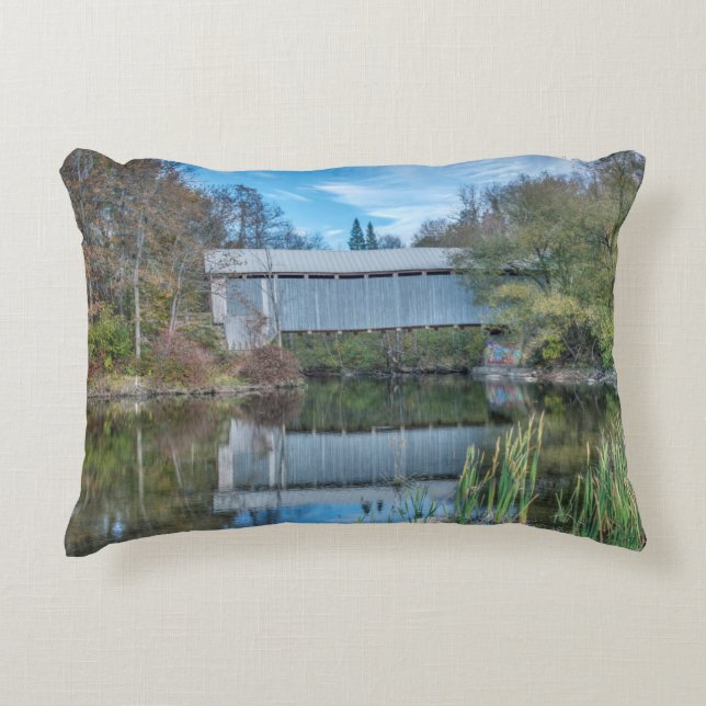 Cojín Decorativo Puente cubierto de Milby (Anverso)