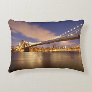 Cojín Decorativo Puente de Brooklyn y Manhattan en la noche