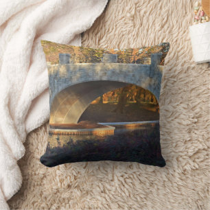 Cojín Decorativo Puente pintado al atardecer por Shirley Taylor