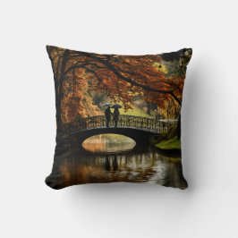 Cojín Decorativo Puente Romántico - Celebra el Amor