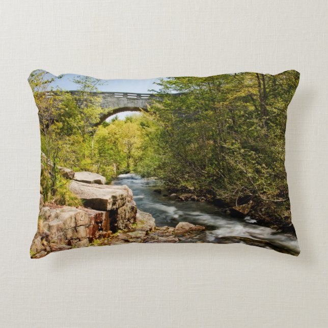 Cojín Decorativo Puente sobre el río (Anverso)