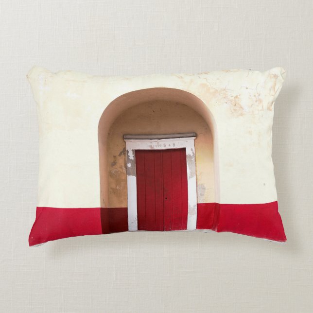 COJÍN DECORATIVO PUERTA DE MADERA ROJA (Anverso)