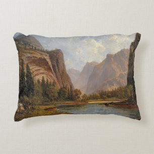 Cojín Decorativo Puertas del Yosemite por Albert Bierstadt