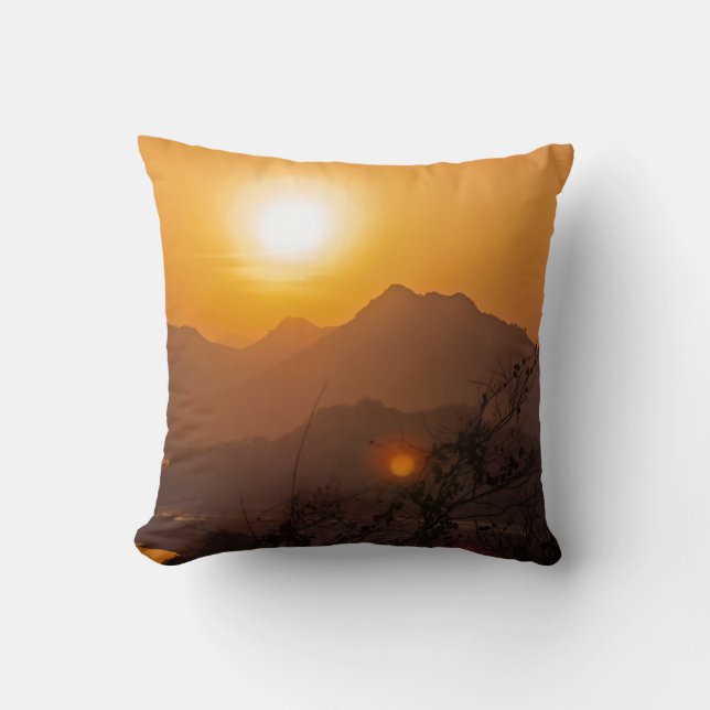 Cojín Decorativo Puesta del sol montañosa de Laos (Anverso)