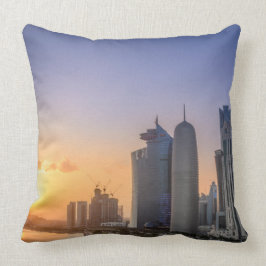 Cojín Decorativo Puesta del sol sobre la ciudad de Doha, Qatar